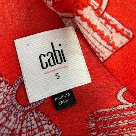 CAbi #5624 Sleeveless Nantucket Blouse in Red Purse Print women’s small - Picture 8 of 9